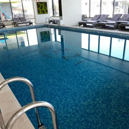 Panoramic Seaview & Piscina Interioara Apartment *