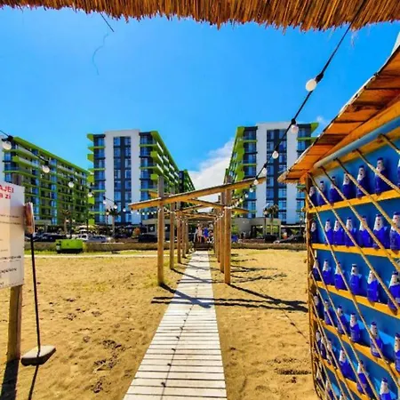 Panoramic Seaview & Piscina Interioara Apartment