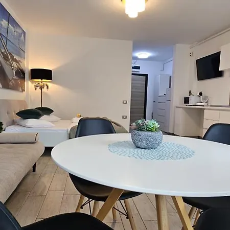 Panoramic Seaview & Piscina Interioara Apartment Navodari
