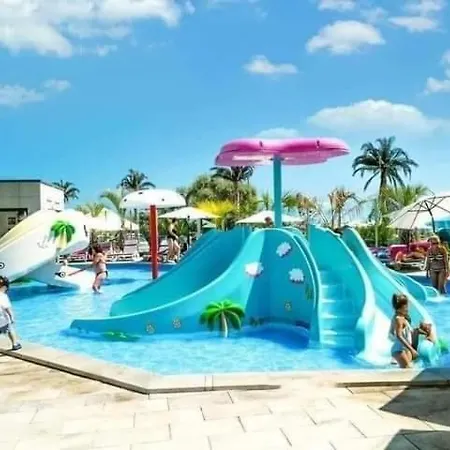 Panoramic Seaview & Piscina Interioara Apartment